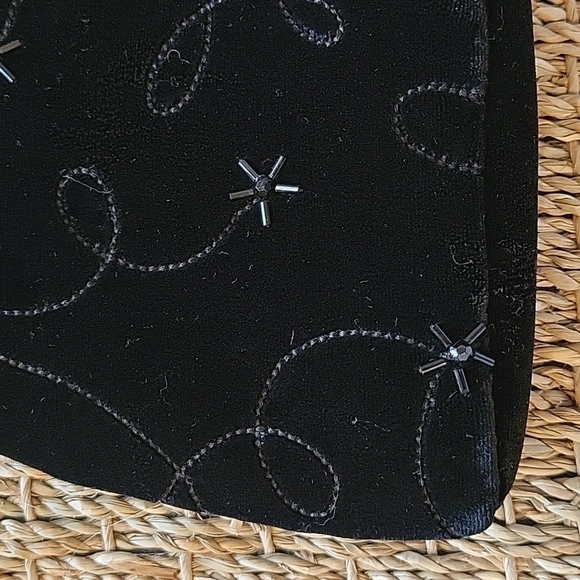 LITTLE black velvet purse with velvet straps and beads.  Tag says gymboree. - Picture 2 of 5